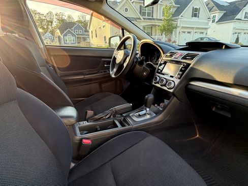 Used 2015 Subaru Crosstrek 2.0i Premium w/ Moonroof Package AWD/4WD image 10