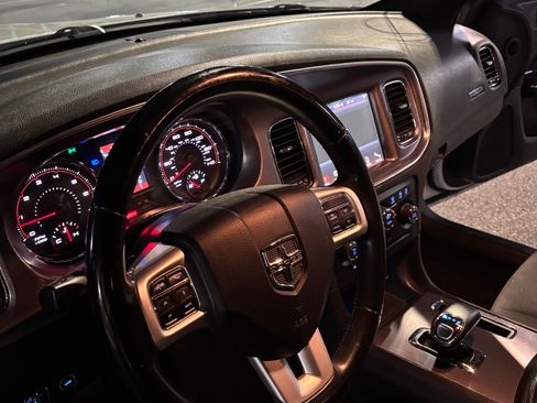 Used 2014 Dodge Charger SXT image 10
