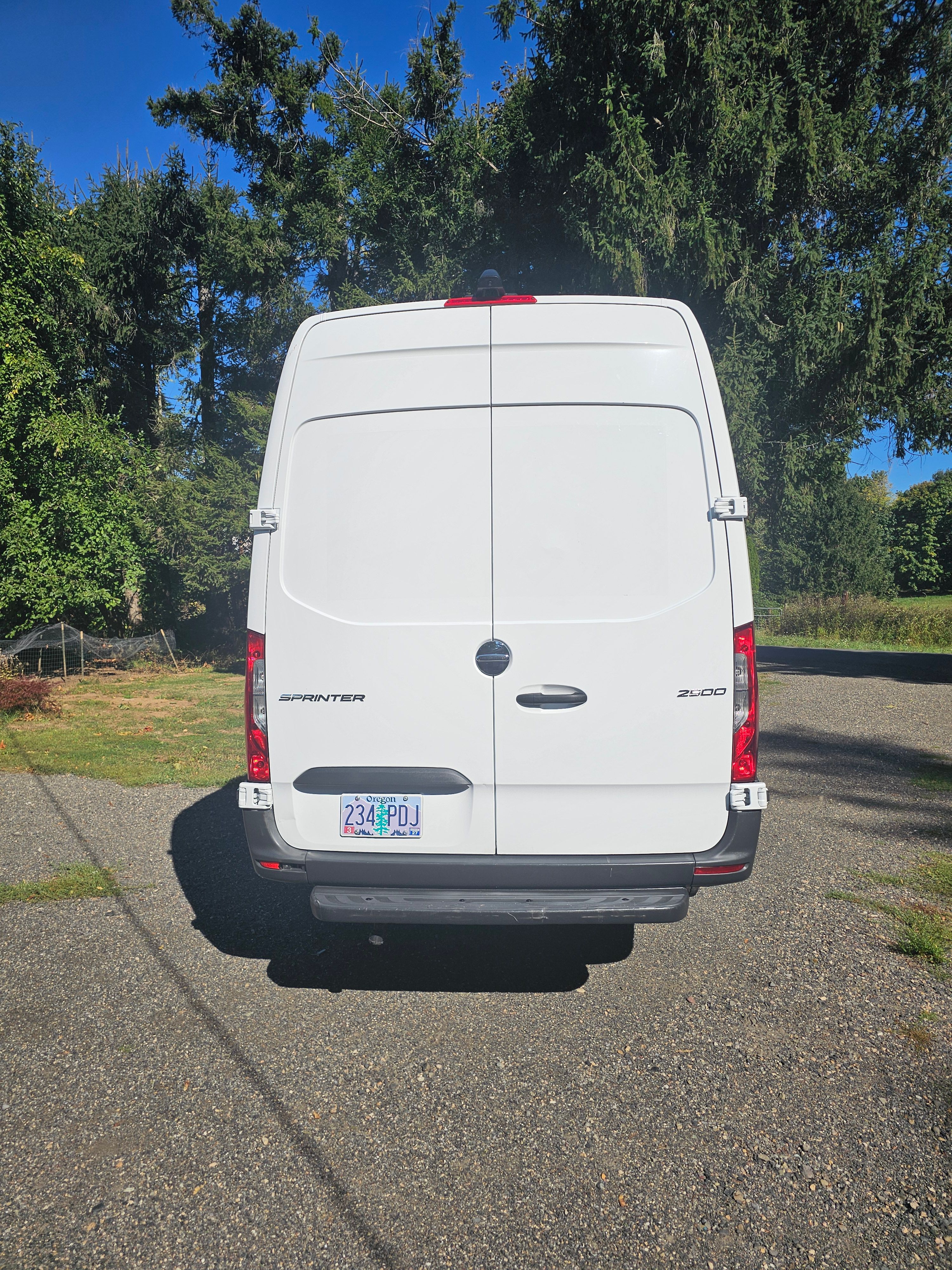 Used 2020 Freightliner Sprinter 2500 RWD image 11