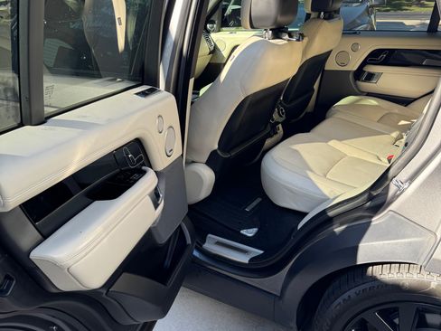 Used 2019 Land Rover Range Rover HSE image 5