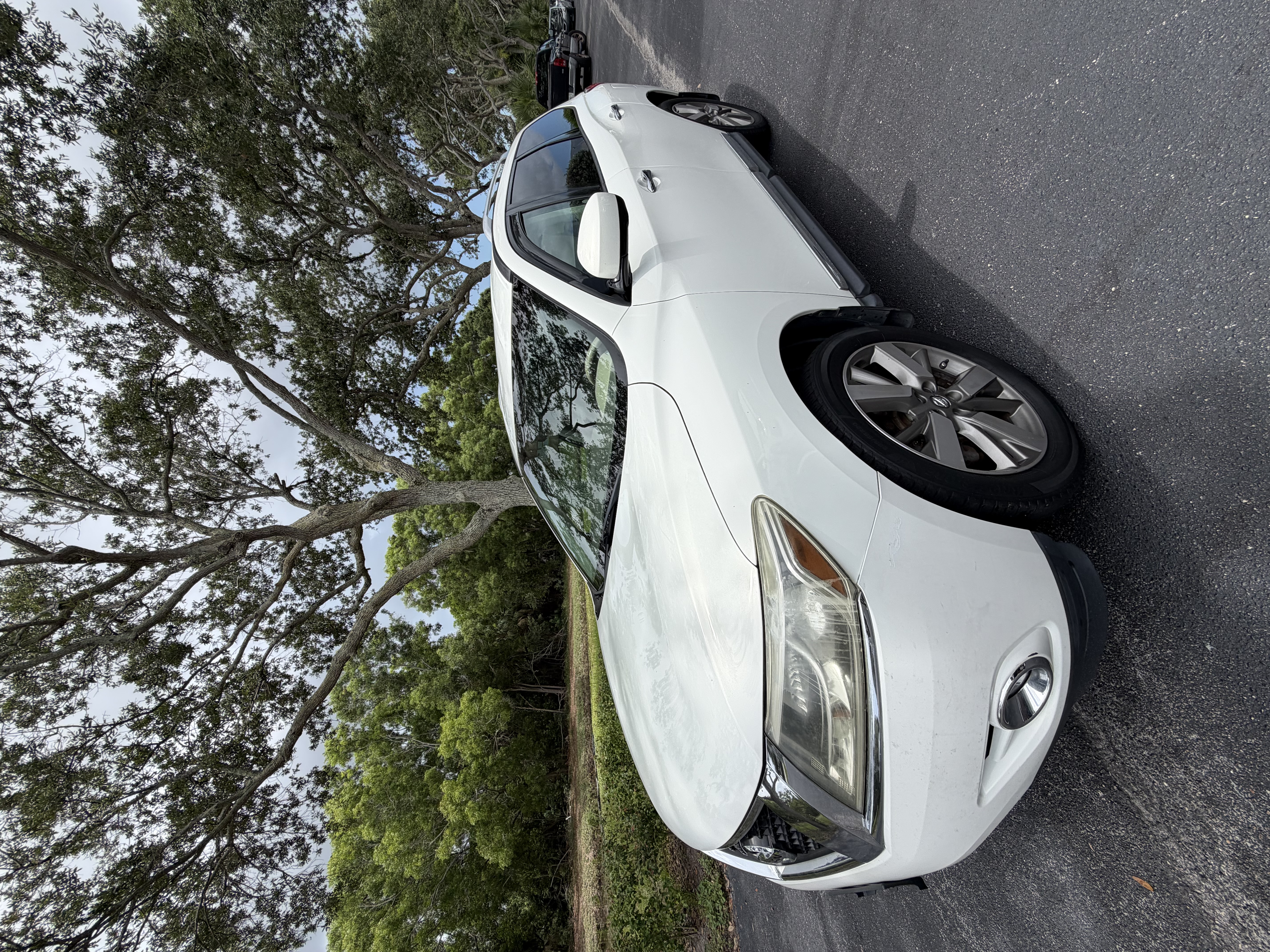 Used 2014 Nissan Pathfinder Platinum FWD image 1