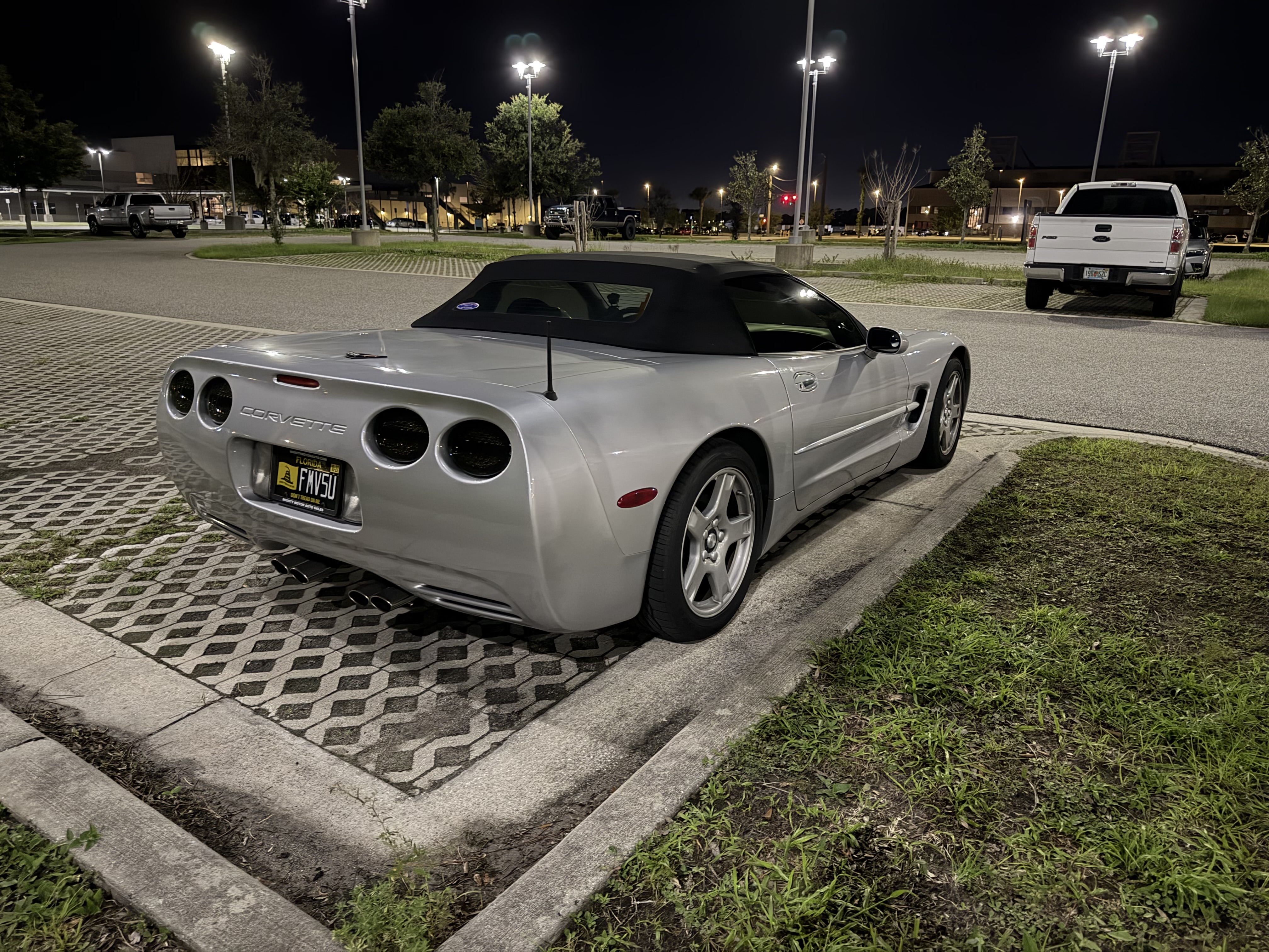 Used 1998 Chevrolet Corvette Convertible w/ Memory Pkg RWD image 15
