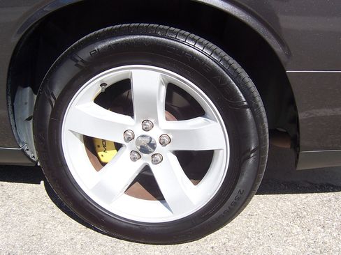 Used 2013 Dodge Challenger SXT image 29