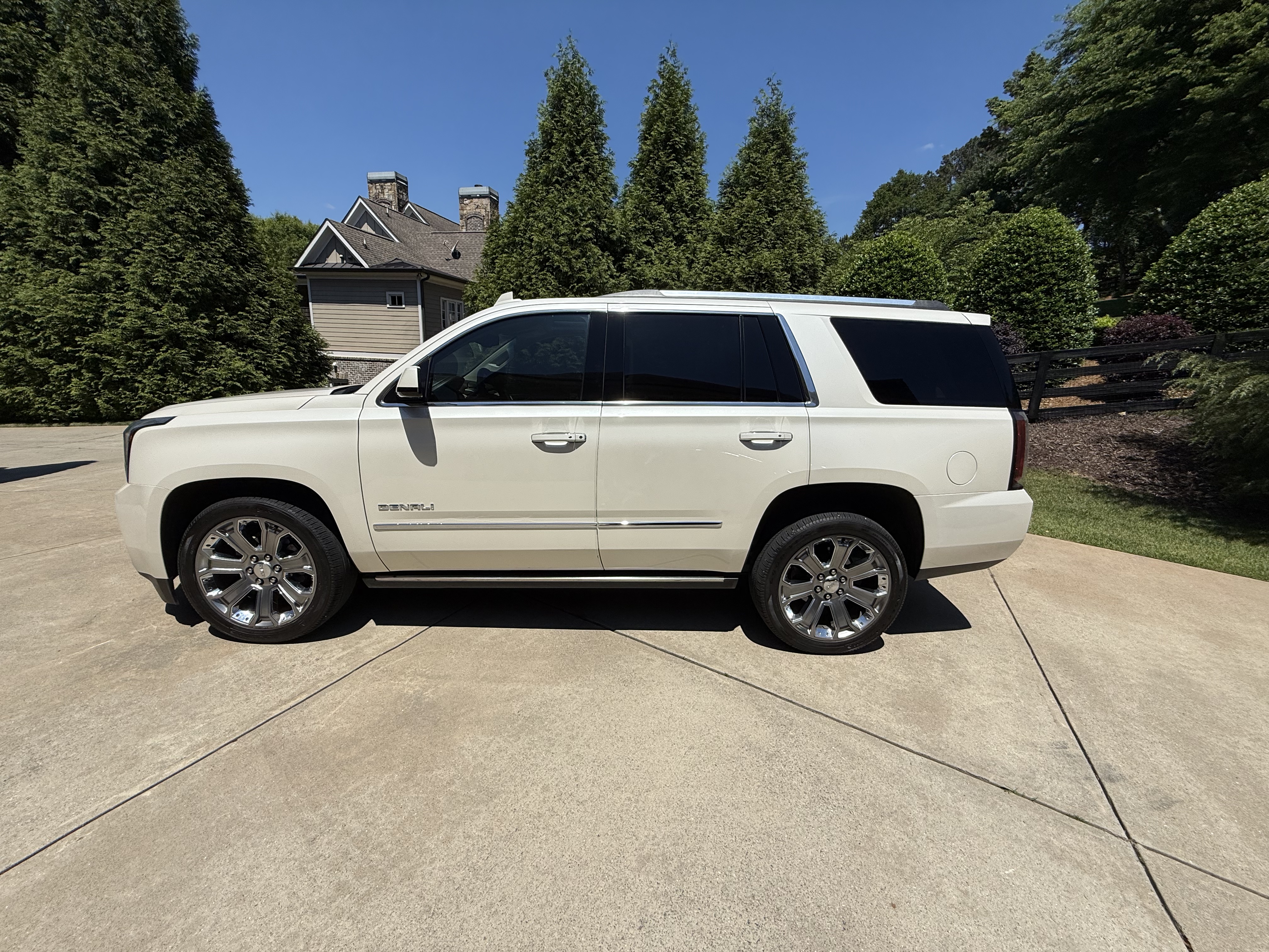 Used 2015 GMC Yukon Denali w/ Premium Package AWD/4WD image 1