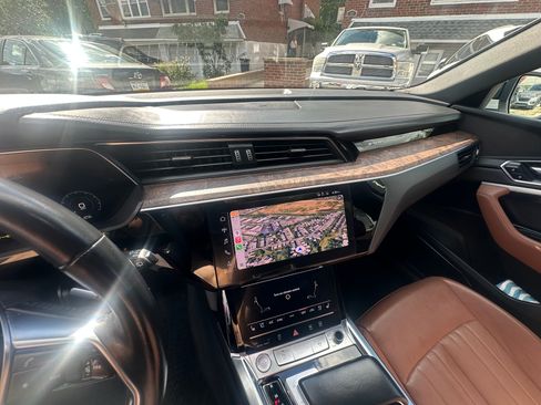 Used 2019 Audi e-tron Premium Plus image 13