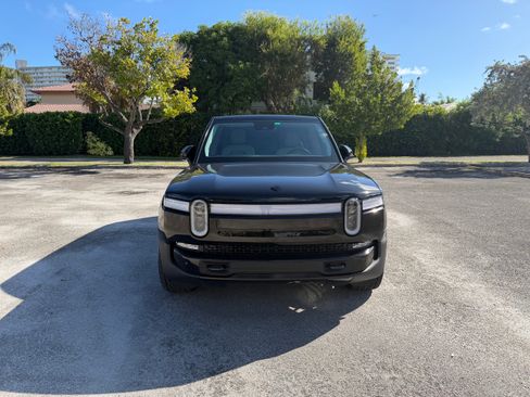 Used 2023 Rivian R1S Launch Edition image 10