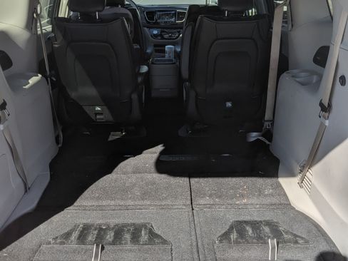 Used 2018 Chrysler Pacifica Limited w/ Advanced Safetytec Group image 11