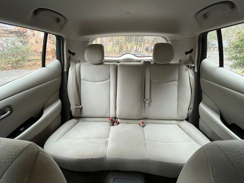 Used 2013 Nissan Leaf SV image 18