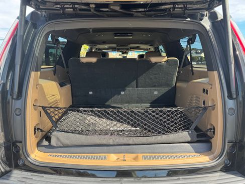 Used 2018 Cadillac Escalade ESV Platinum image 13