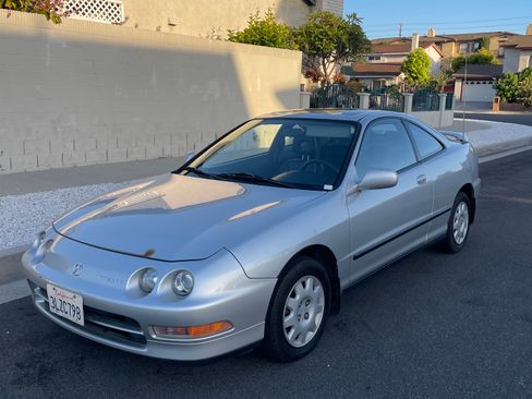 Used 1995 Acura Integra LS FWD image 2