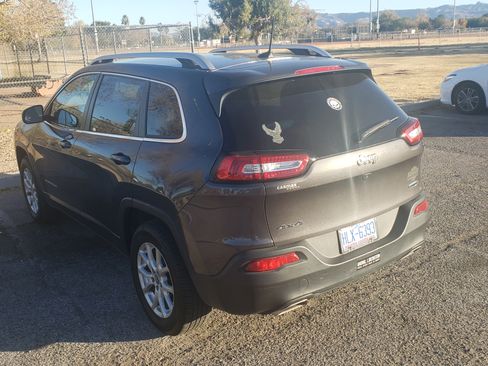 Used 2017 Jeep Cherokee Latitude image 12