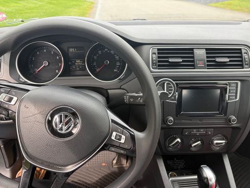 Used 2017 Volkswagen Jetta S w/ Jetta S Cold Weather Package FWD image 6