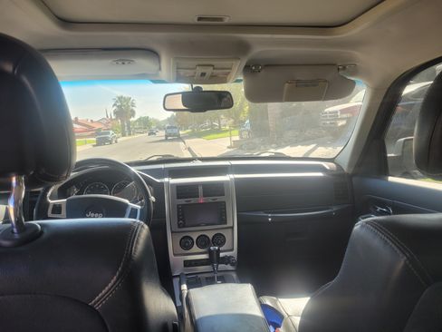 Used 2010 Jeep Liberty Limited w/ Tire & Wheel Group image 5