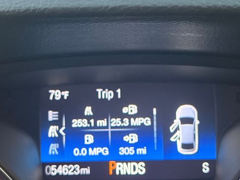 Used 2018 Ford Focus SE w/ SE Appearance Package FWD image 14