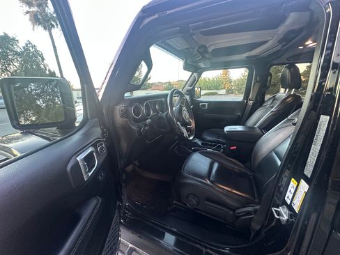Used 2019 Jeep Wrangler Unlimited Sahara image 8