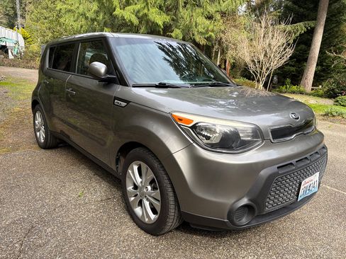 Used 2015 Kia Soul + image 6