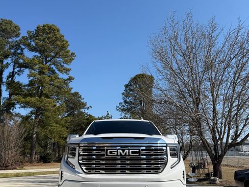 Used 2023 GMC Sierra 1500 Denali AWD/4WD image 2