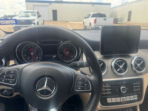 Used 2018 Mercedes-Benz GLA 250 image 17