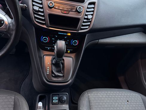 Used 2020 Ford Transit Connect XLT image 4