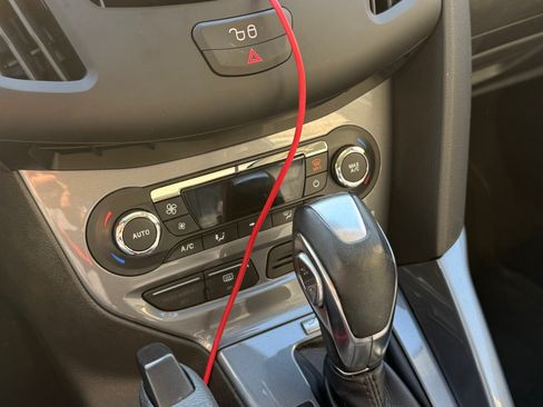 Used 2012 Ford Focus Titanium image 21