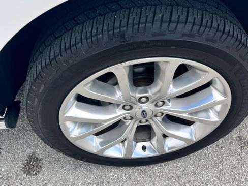 Used 2019 Ford Expedition Max Platinum image 11