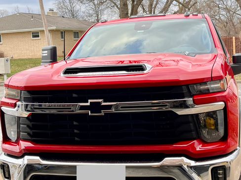 Used 2024 Chevrolet Silverado 2500 LT w/ Convenience Package image 6