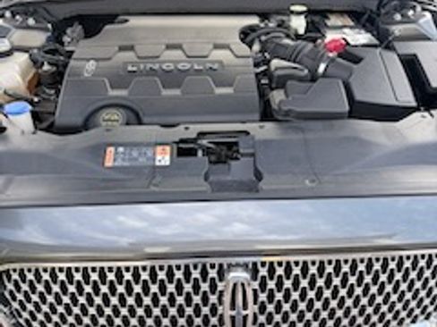 Used 2020 Lincoln Continental w/ Convenience Package image 2