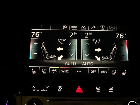 Used 2021 Audi e-tron Prestige w/ Prestige Package image 21