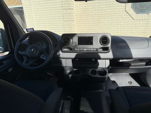Used 2024 Mercedes-Benz Sprinter 2500 image 8