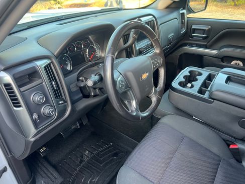 Used 2018 Chevrolet Silverado 1500 LT w/ LT Eassist Package image 10