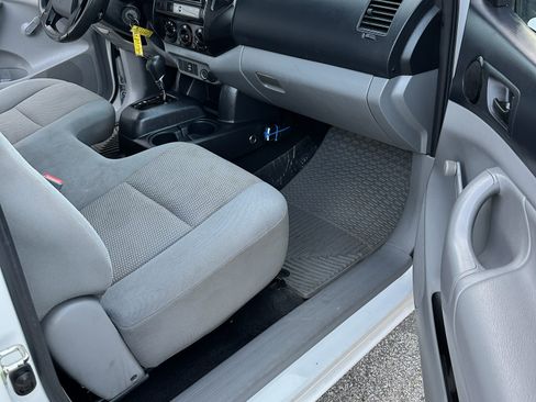 Used 2014 Toyota Tacoma Pickup 2D 6 ft image 6