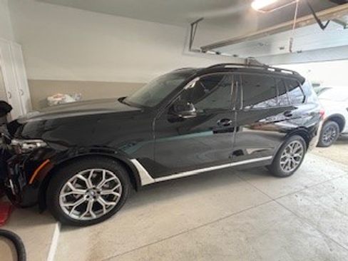 Used 2022 BMW X7 xDrive40i w/ Executive Package image 2