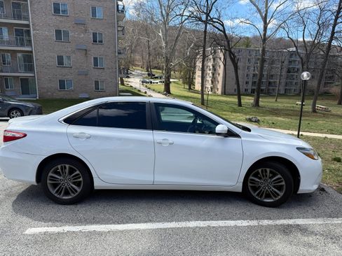 Used 2017 Toyota Camry SE image 6