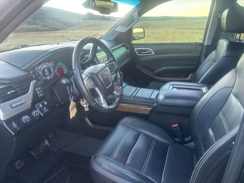 Used 2020 GMC Yukon XL Denali w/ Open Road Package image 8