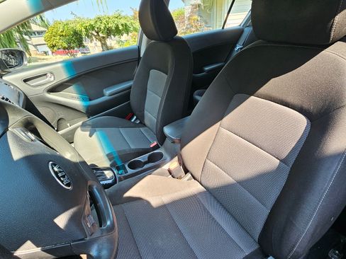 Used 2017 Kia Forte LX image 9