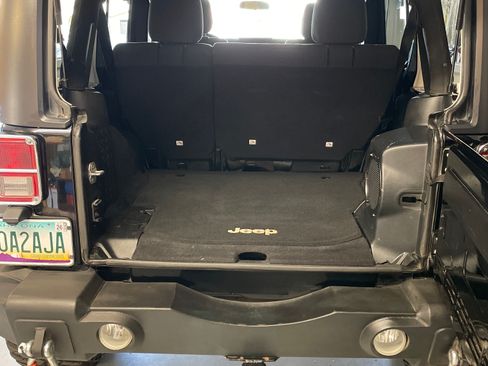 Used 2011 Jeep Wrangler Unlimited Rubicon w/ Connectivity Group image 15