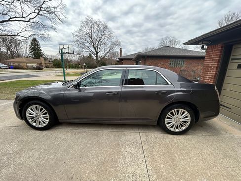 Used 2014 Chrysler 300 AWD w/ Driver Convenience Group image 6