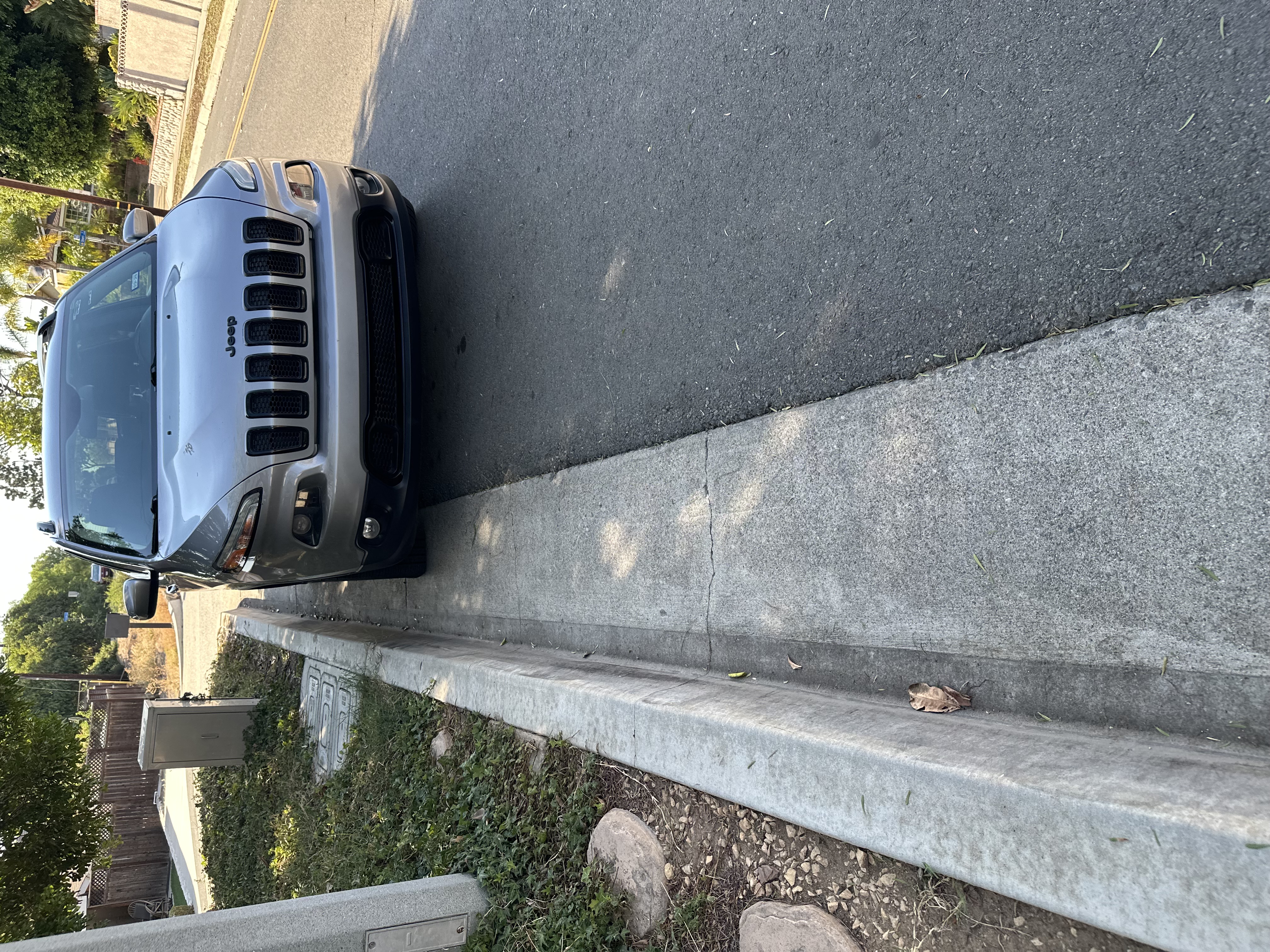 Used 2016 Jeep Cherokee Latitude FWD image 6