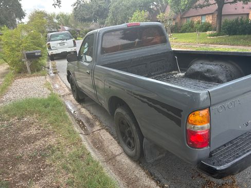 Used 2002 Toyota Tacoma 2WD Regular Cab image 9