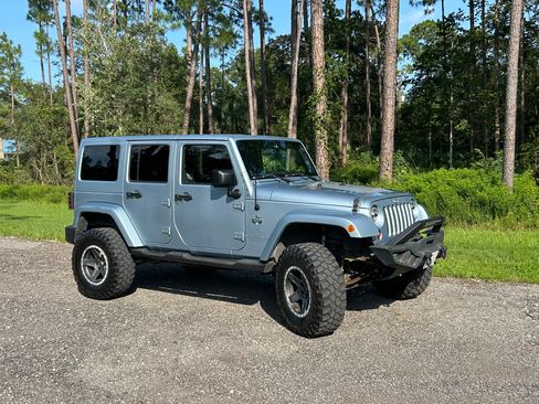 Used 2012 Jeep Wrangler Unlimited Sahara AWD/4WD image 6