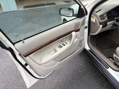 Used 2005 Volvo S80 2.5T FWD image 10