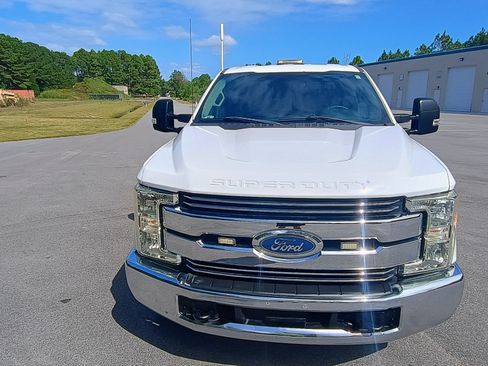 Used 2017 Ford F250 XL w/ Power Equipment Group image 5