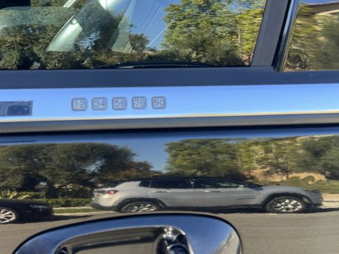 Used 2017 Lincoln Navigator L Select image 10