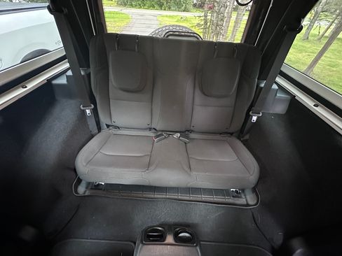 Used 2020 Jeep Wrangler Sport AWD/4WD image 4