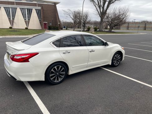 Used 2016 Nissan Altima 2.5 SV w/ Convenience Package image 6