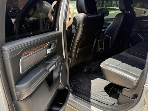 Used 2019 RAM 1500 Laramie AWD/4WD image 17