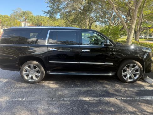 Used 2020 Cadillac Escalade ESV Luxury image 9