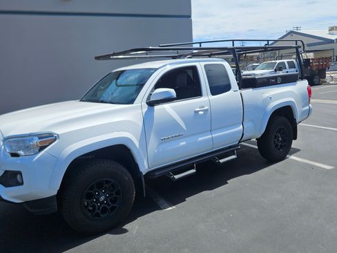 Used 2020 Toyota Tacoma SR5 RWD image 4