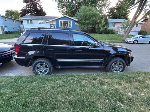 Used 2007 Jeep Grand Cherokee Limited AWD/4WD image 2