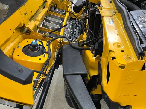 Used 2003 HUMMER H2 w/ Preferred Equipment Group image 16